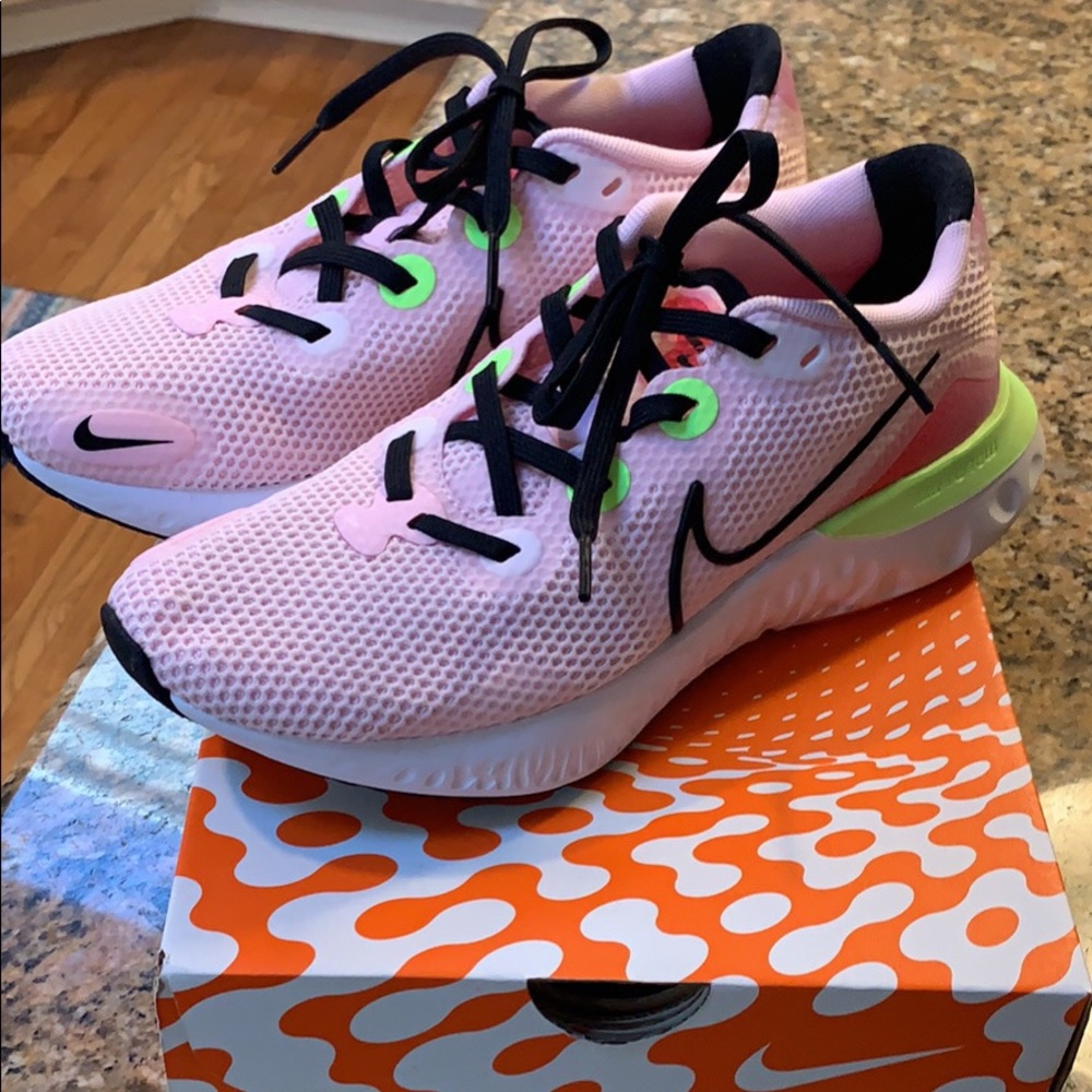 Women’s Nike running shoe - size 7 1/2